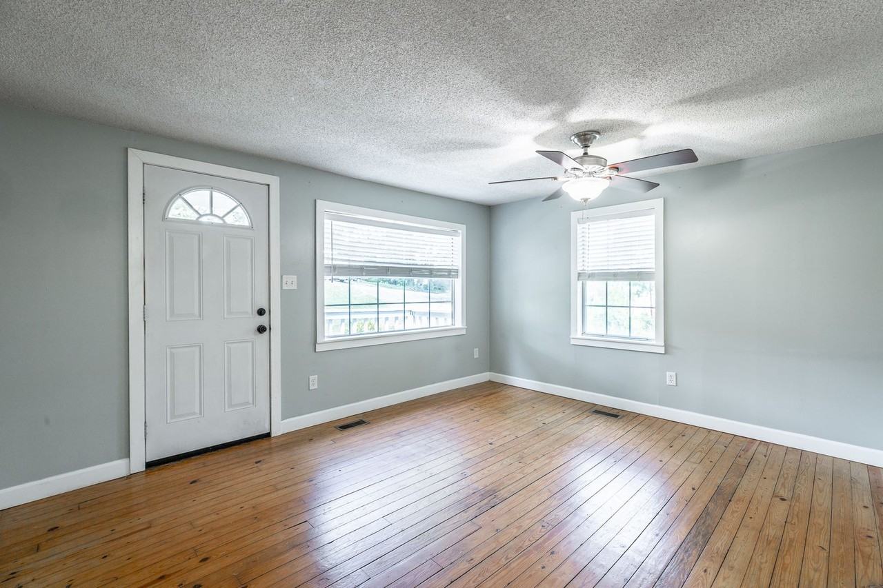 3508 Myrtle Pl - Photo 3 of 18