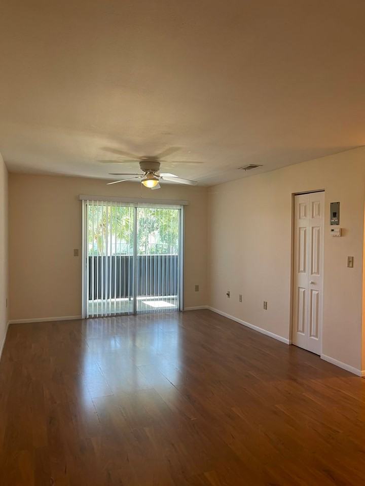 926 Lake Destiny Rd #G - Photo 3 of 27