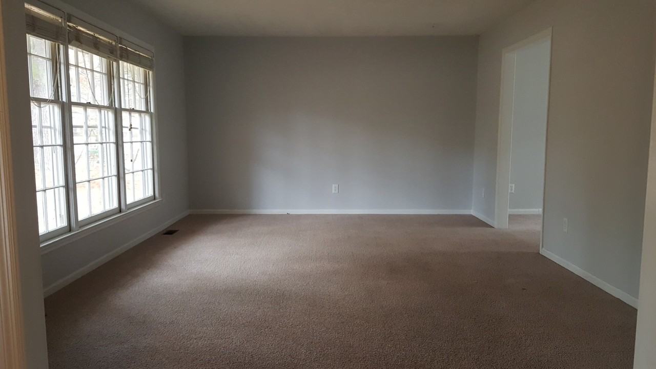 11500 Pinecroft St - Photo 5 of 25