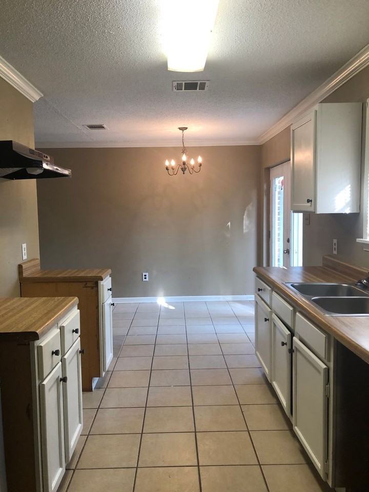 6545 Graham Ln - Photo 3 of 12