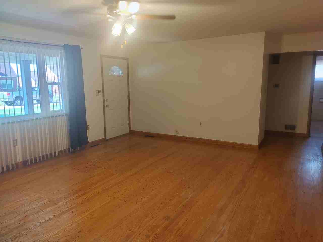 607 37th St - Photo 3 of 21