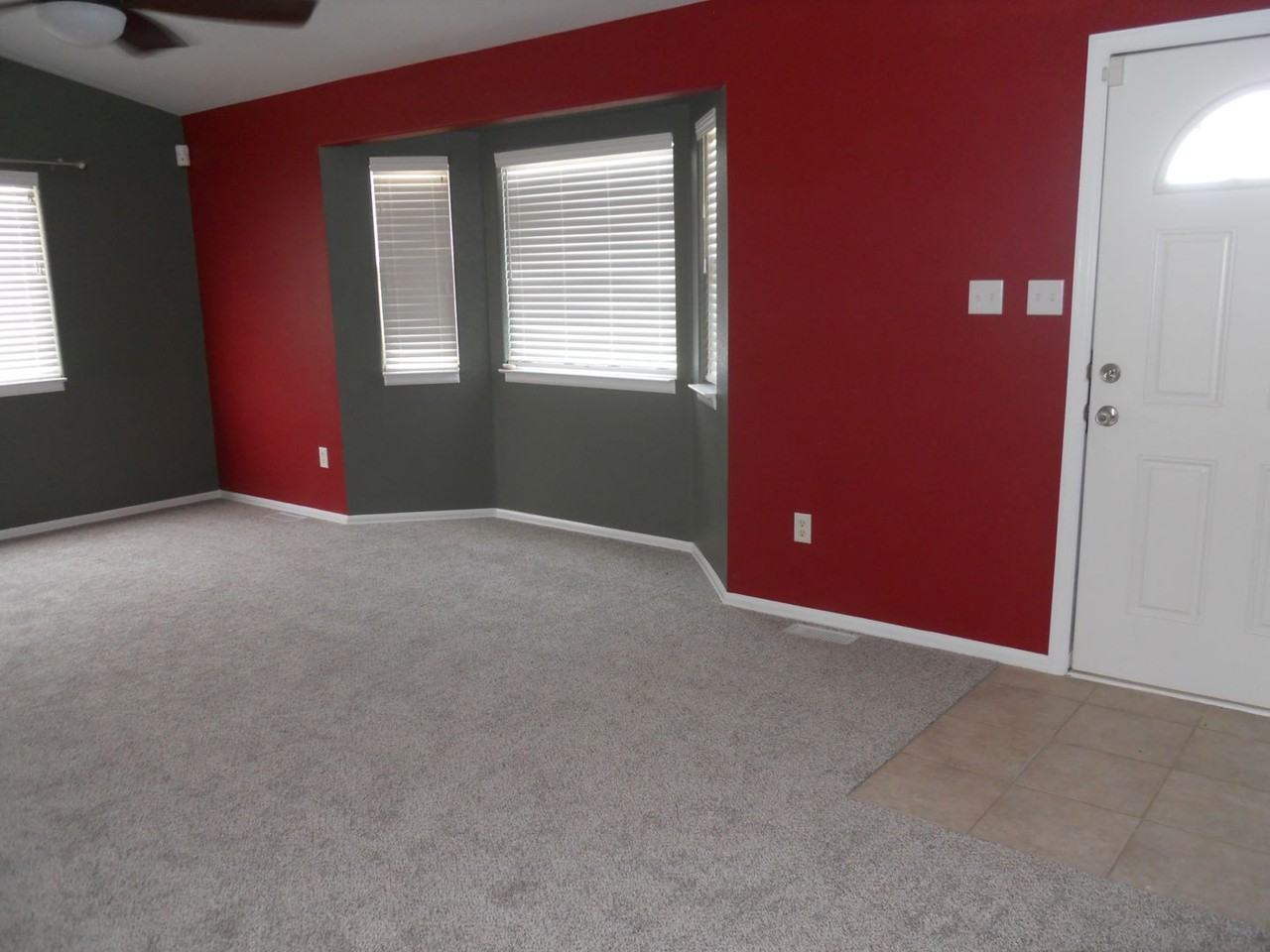 1501 N Gentry Ln - Photo 2 of 16