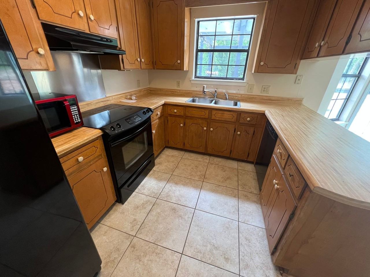 108 Caldwell Ct - Photo 2 of 13