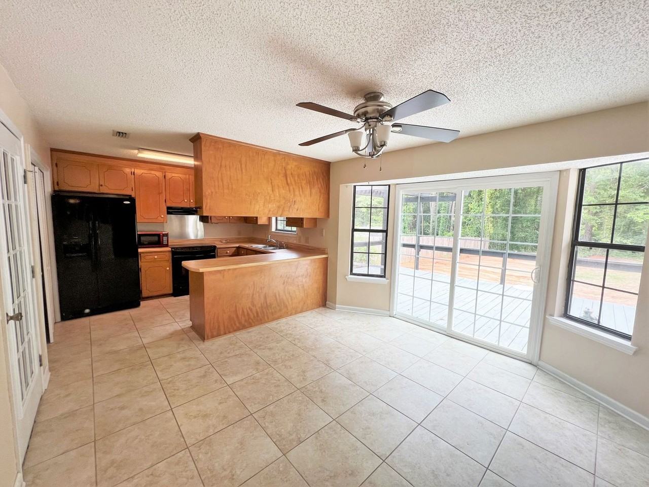 108 Caldwell Ct - Photo 3 of 13