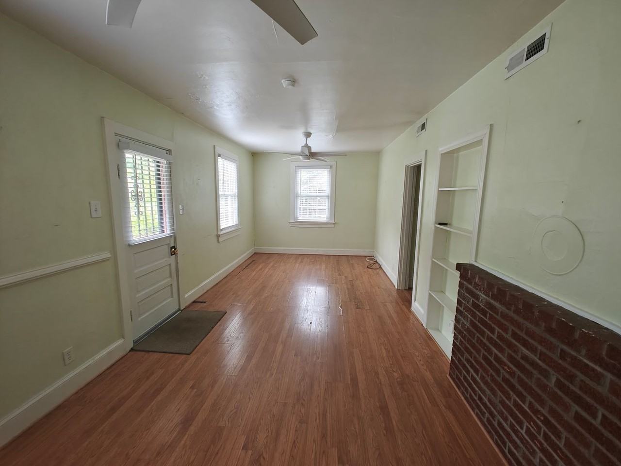 203 Louisiana St - Photo 2 of 16