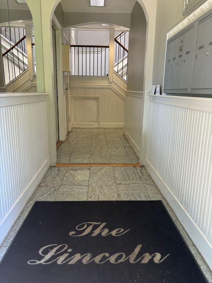 The Lincoln - Photo 2 of 4