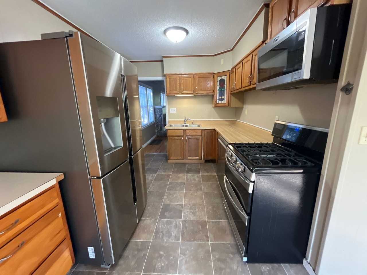 224 Forest Ave - Photo 5 of 34