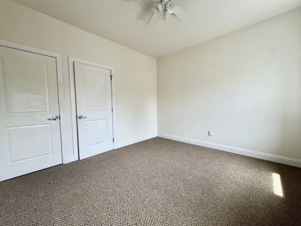 2034 N Cleveland St - Photo 2 of 9
