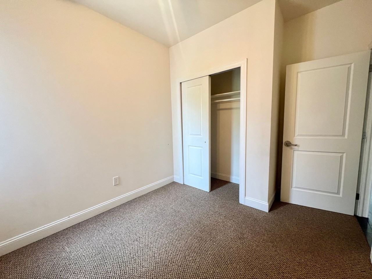 2034 N Cleveland St - Photo 3 of 9