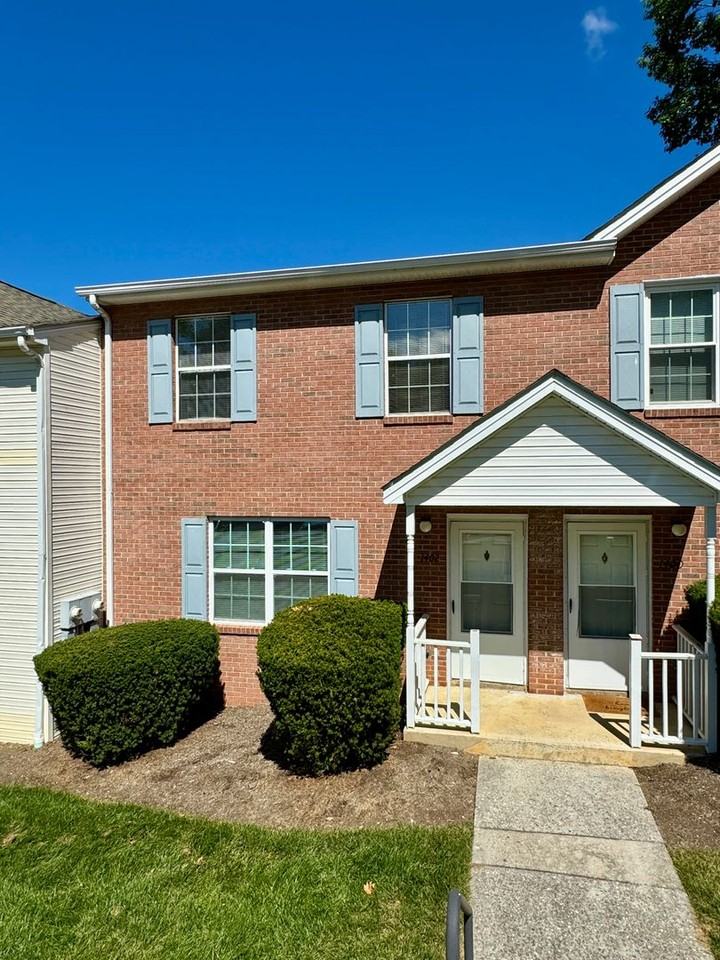 1402 Christine Ct - Photo 2 of 21
