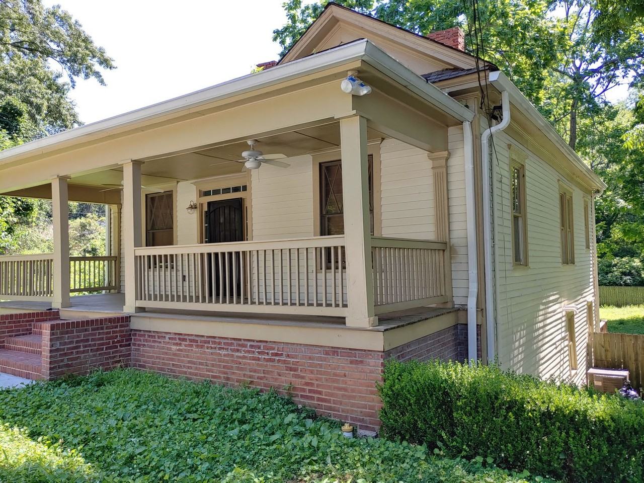 728 Queen St Sw - Photo 4 of 34