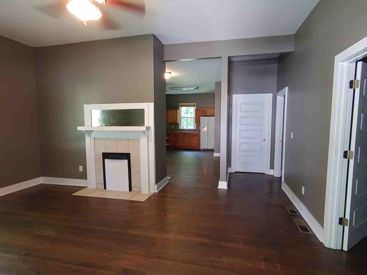728 Queen St Sw - Photo 7 of 34