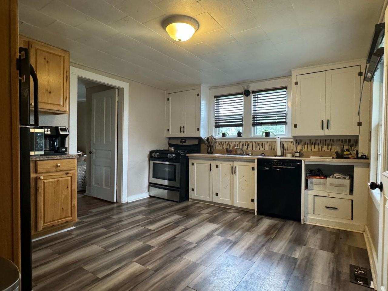 512 Humphrey St - Photo 2 of 9