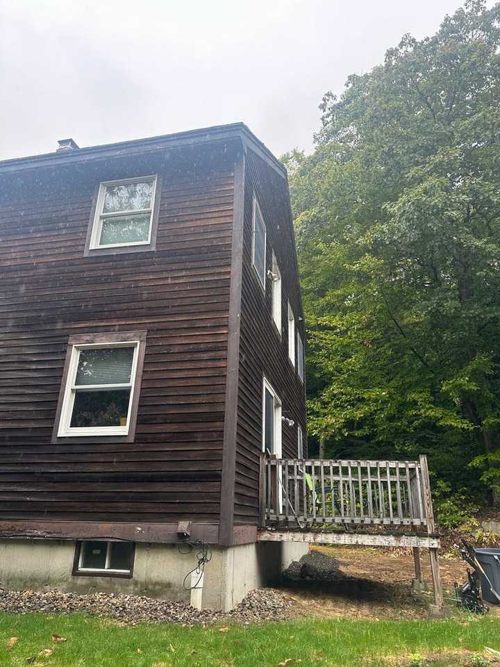 562 Straits Rd - Photo 3 of 11