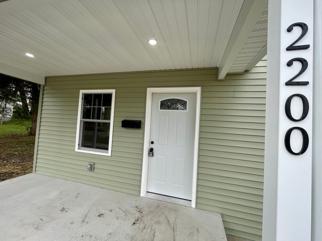 2200 Ash St - Photo 2 of 28
