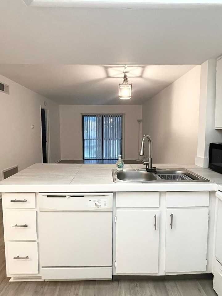 12510 White Bluff Rd - Photo 3 of 13