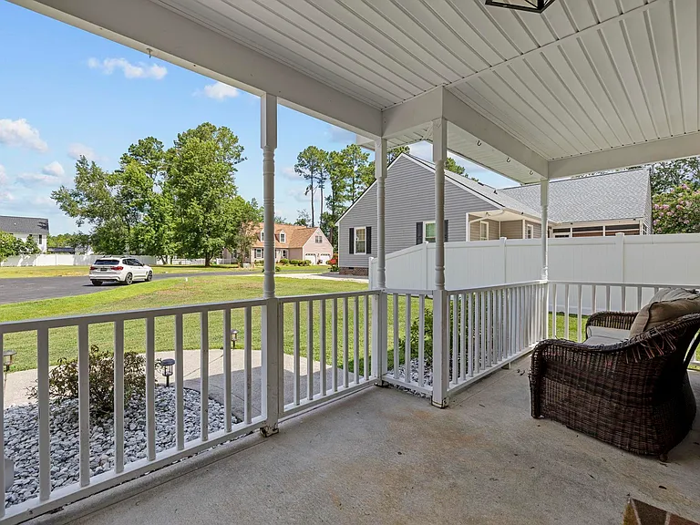 125 Edwards Ln - Photo 2 of 19