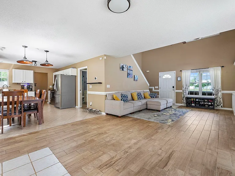 125 Edwards Ln - Photo 3 of 19