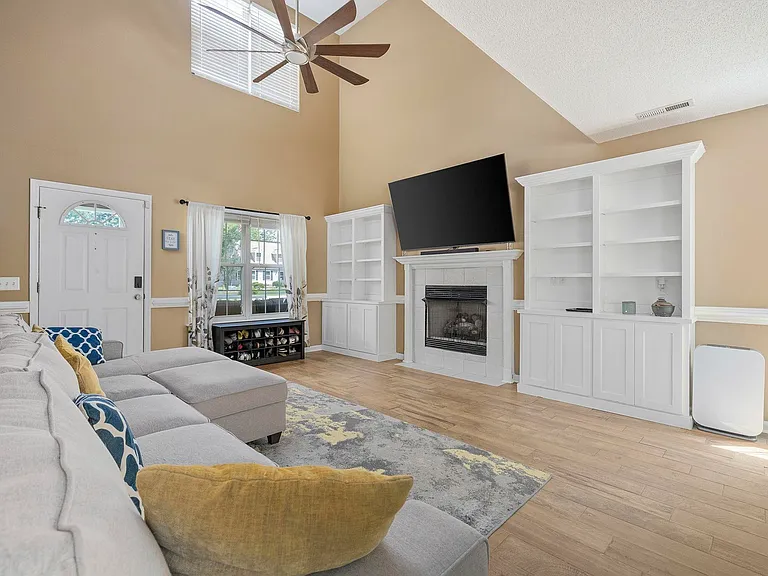 125 Edwards Ln - Photo 5 of 19