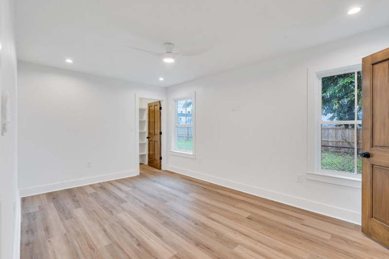 8325 Willow St - Photo 7 of 18