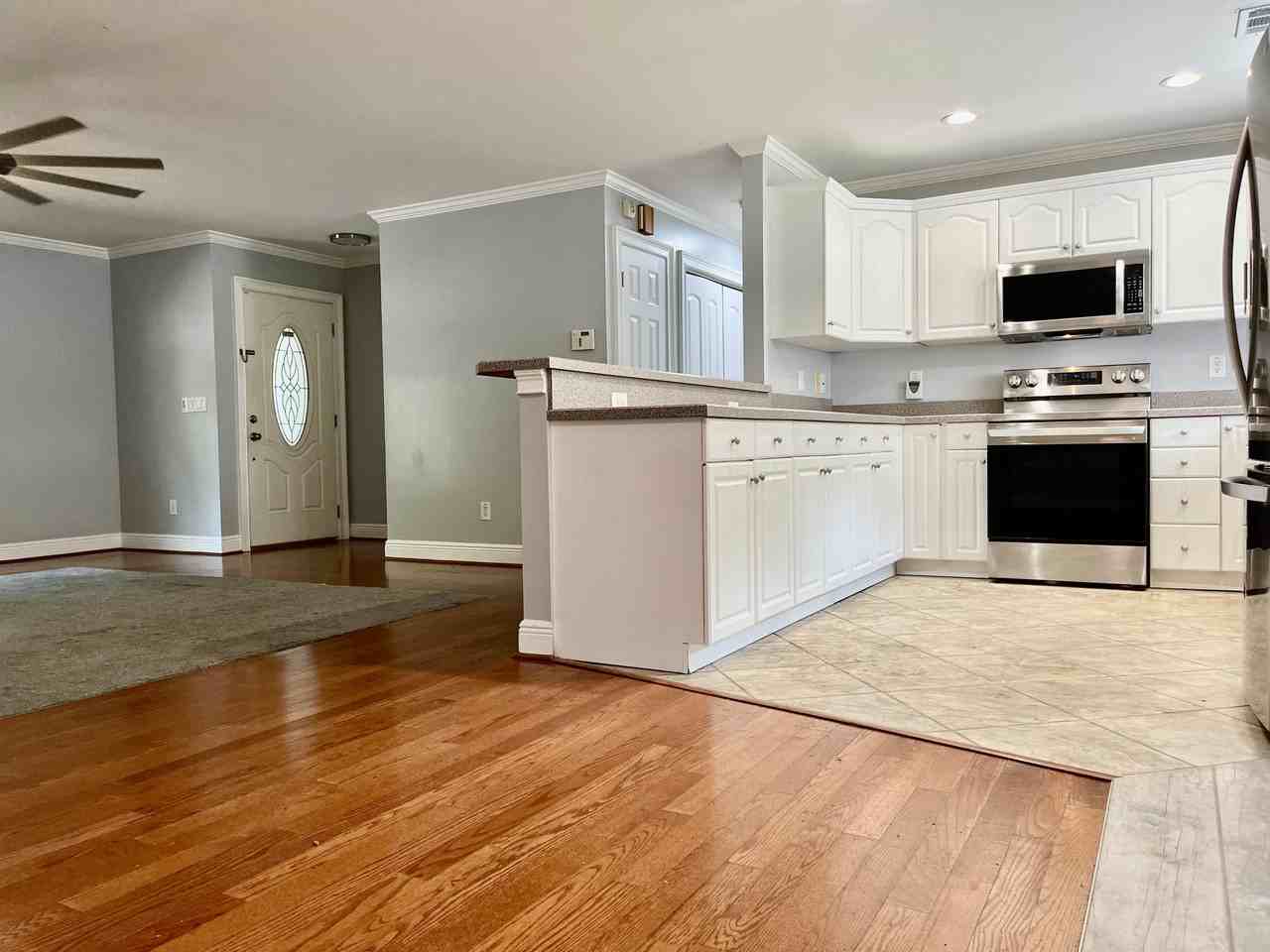 401 Maplewood Dr Nw #NA - Photo 2 of 11