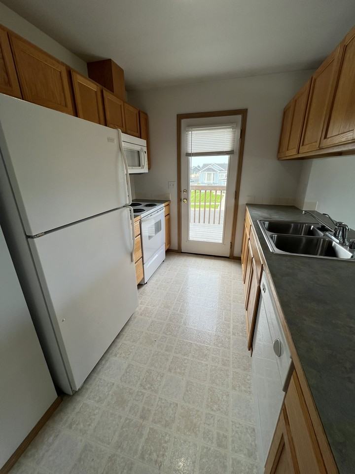 8914 N Pamela St #D - Photo 3 of 10