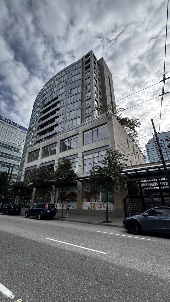 822 Seymour St - Photo 2 of 13