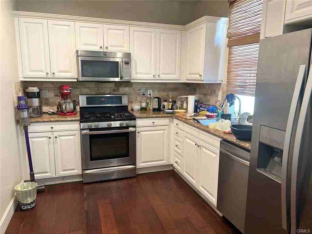 18 Duet - Photo 3 of 8