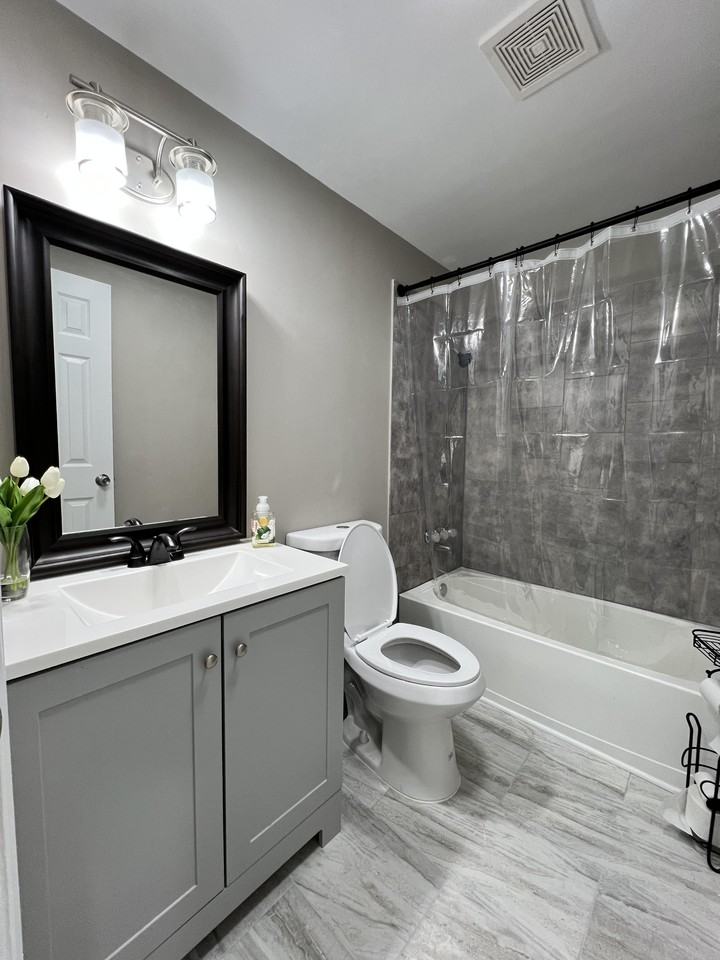 Remington Court Southeast - Photo 4 of 6