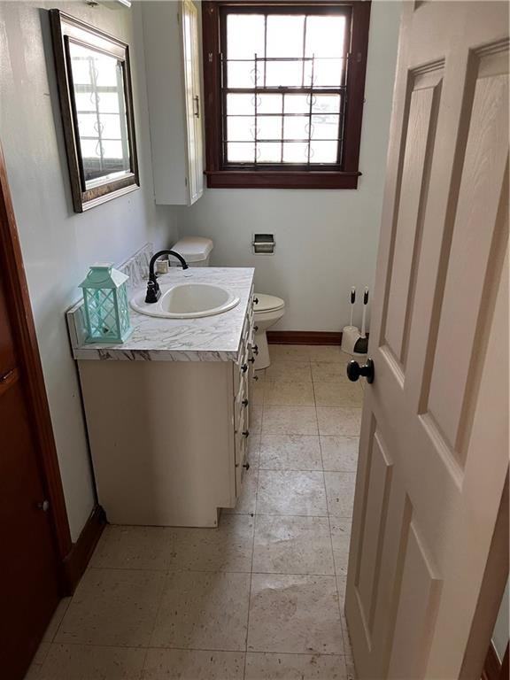 842 Sumner St - Photo 3 of 7