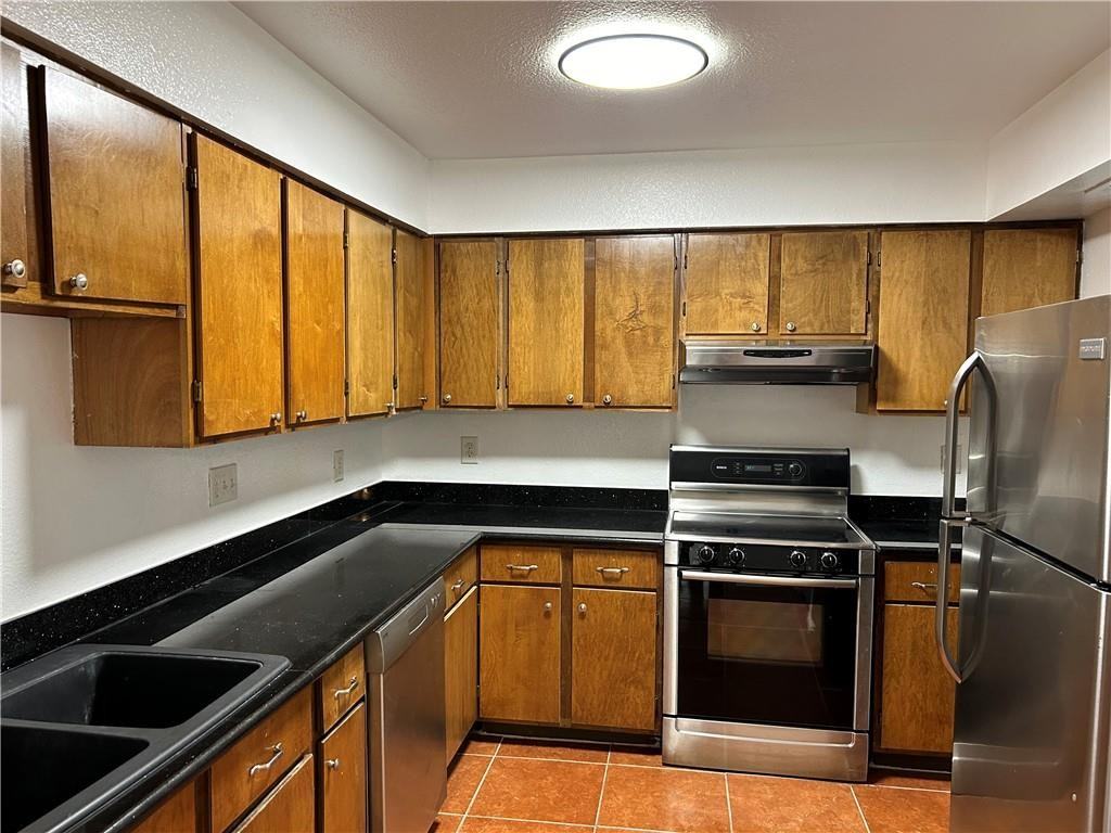 6540 Coveview Ct - Photo 2 of 12