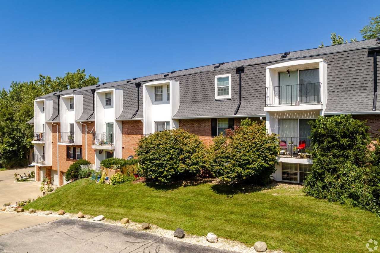 Versailles Apartments - Photo 3 of 19