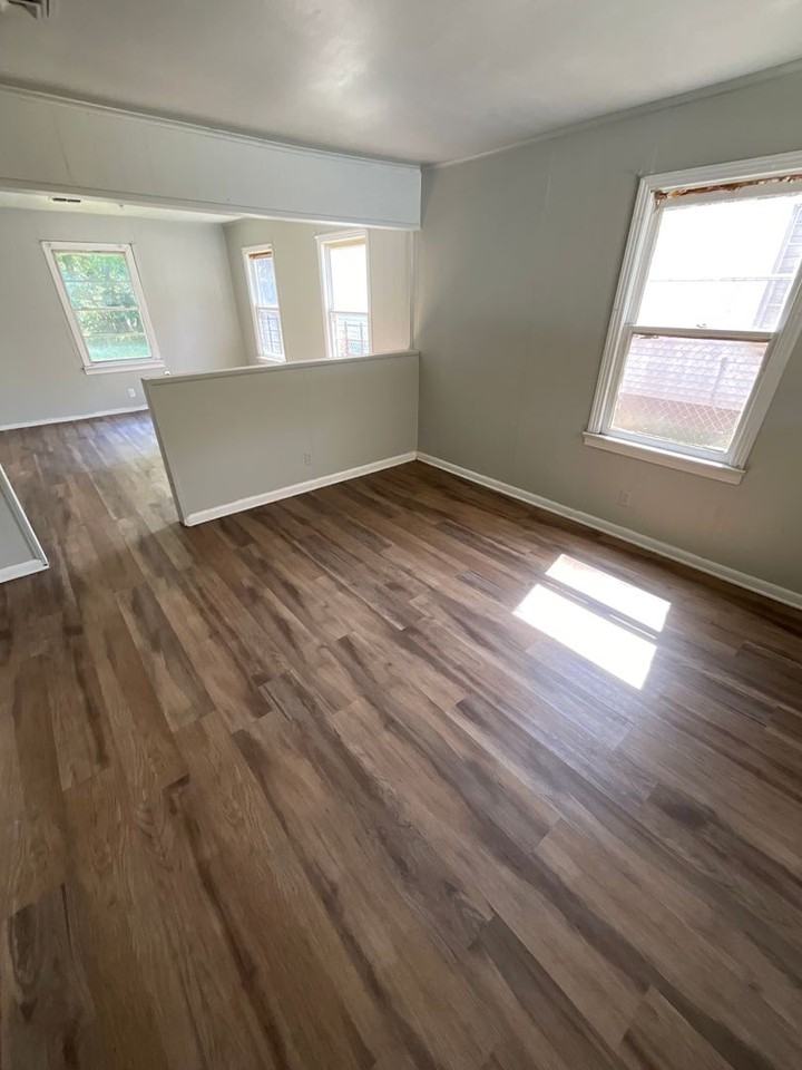 5613 Broadway Ave - Photo 3 of 8