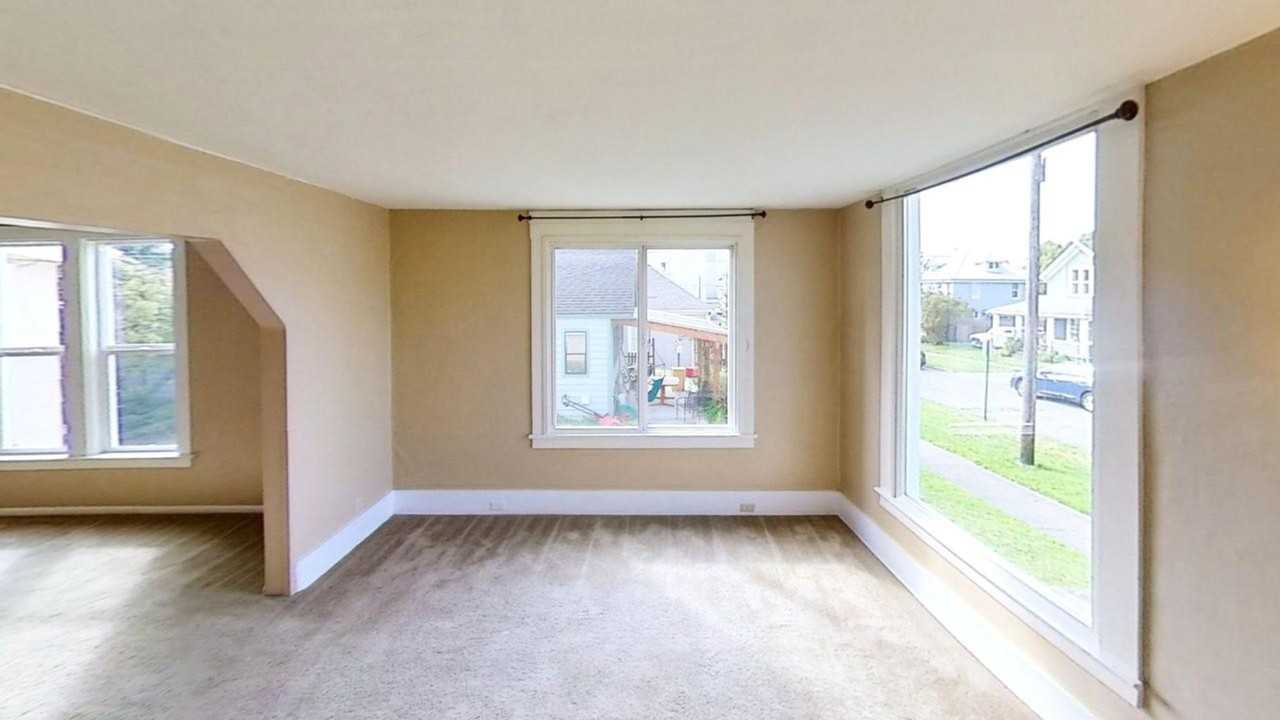 2214 E Street - Photo 2 of 12