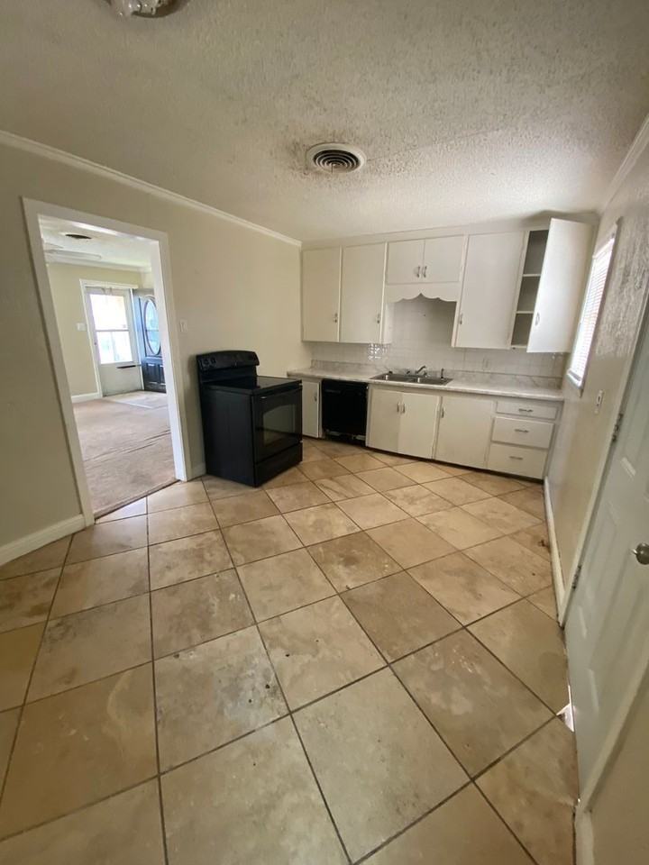 4210 S Jackson St - Photo 2 of 6