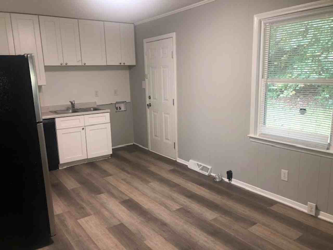 423 423 Edgegreen Drive - Photo 3 of 12