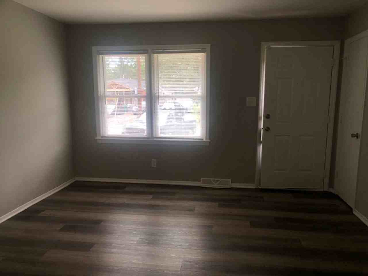 423 423 Edgegreen Drive - Photo 6 of 12