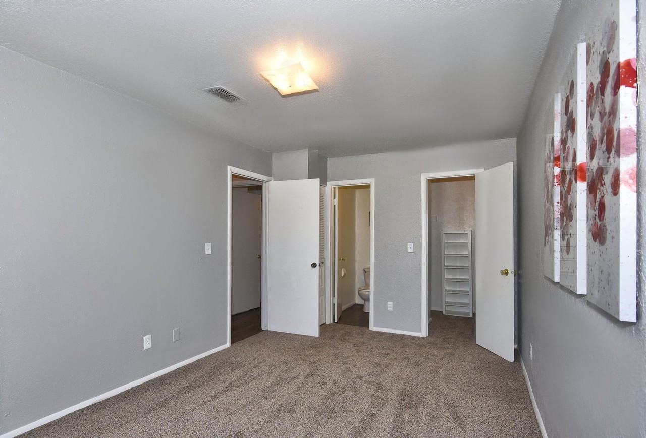 Summerstone Duplexes - Photo 5 of 15