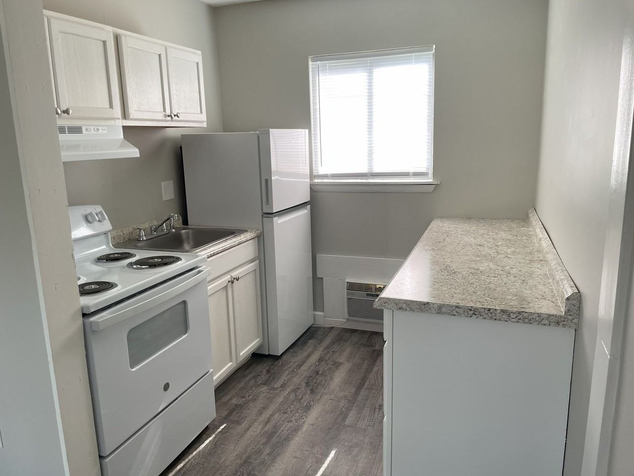 South Point Apartments - Photo 2 of 13