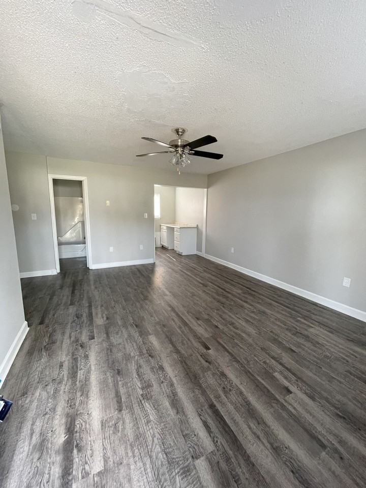 South Point Apartments - Photo 4 of 13