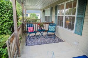 featured image of 1214 E Clark St