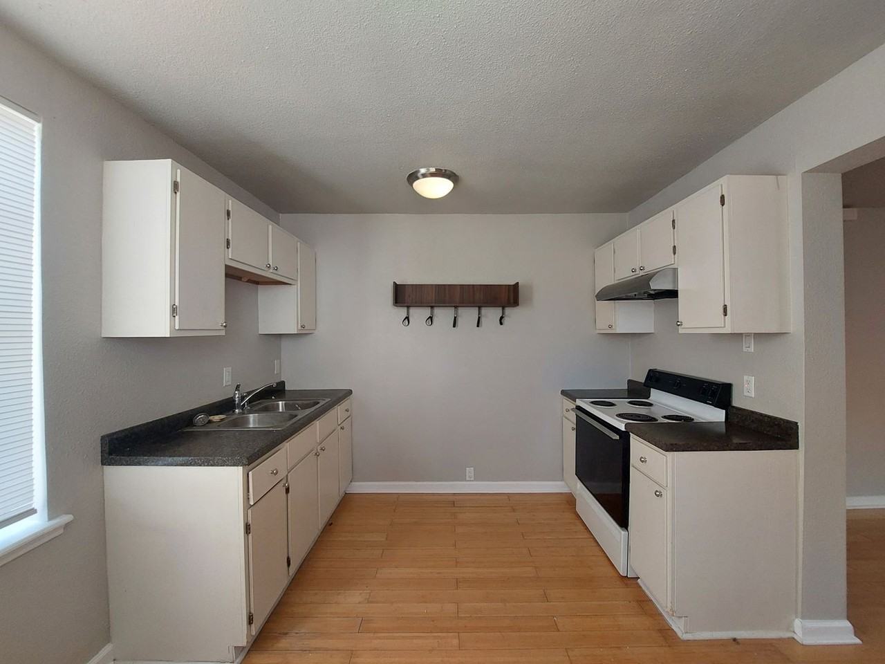 Eleanor 455 - Photo 2 of 10