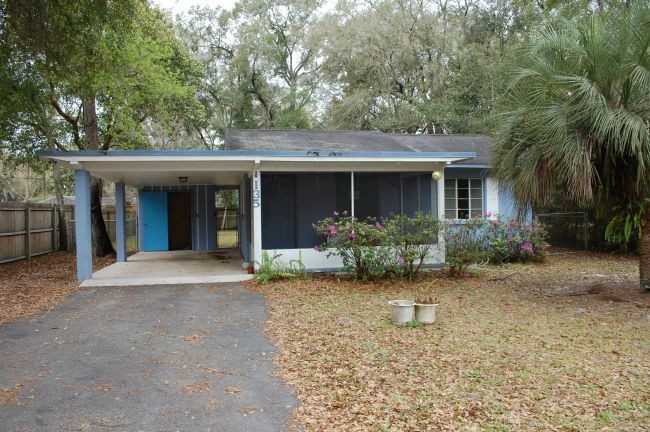 135 Sw Peach St - Photo 2 of 15