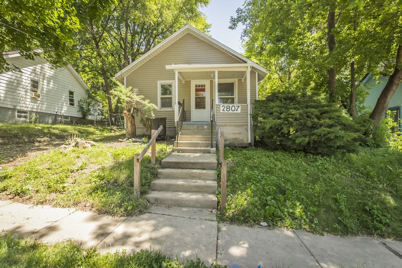 2807 Oxford St - Photo 2 of 16