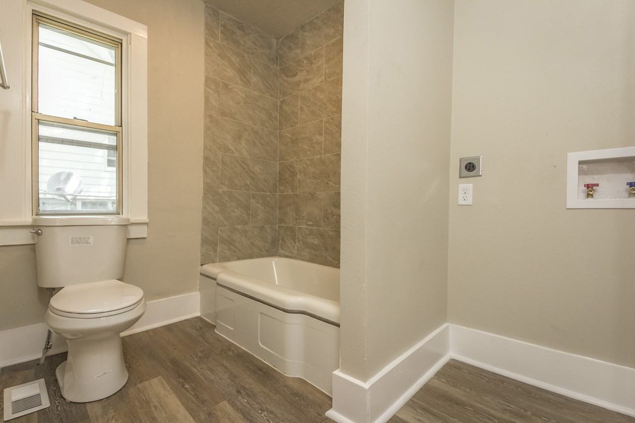 2807 Oxford St - Photo 6 of 16