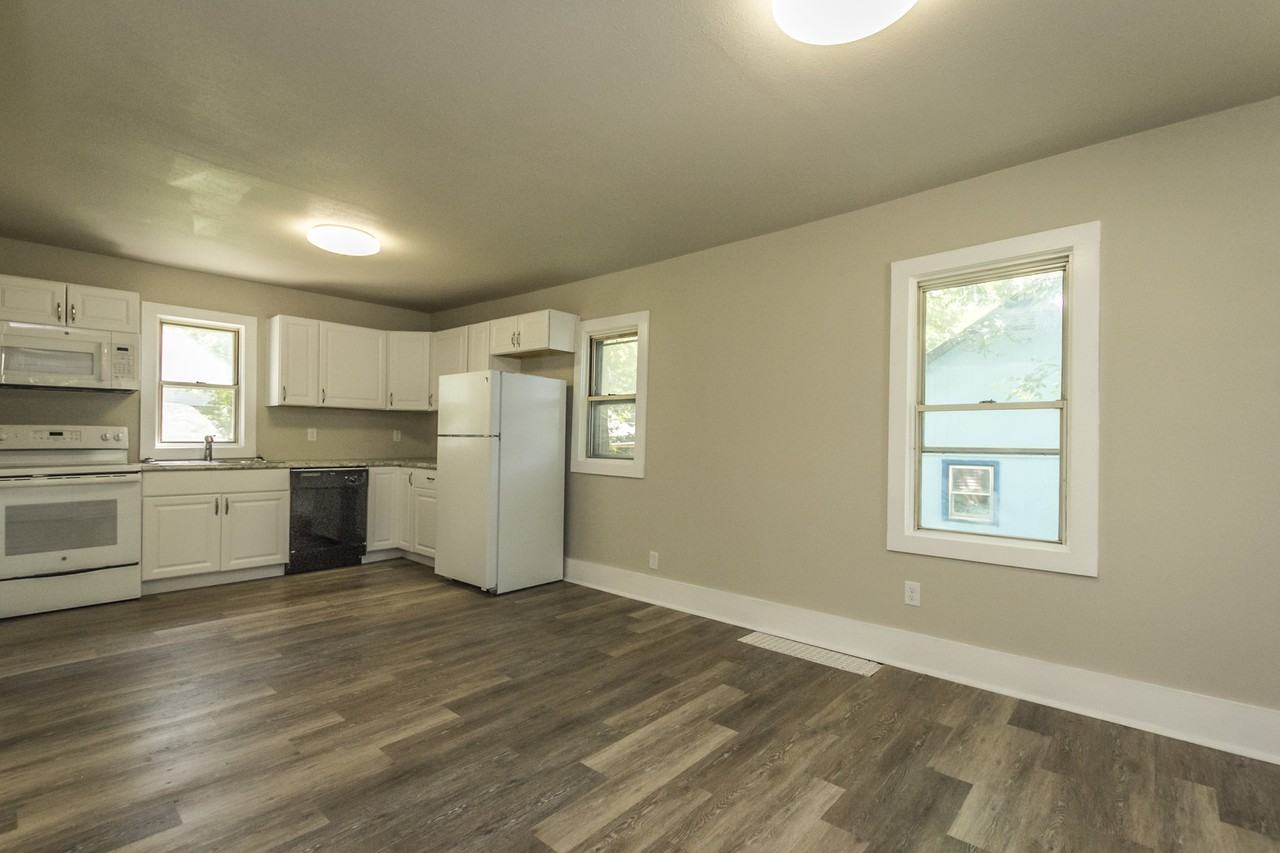 2807 Oxford St - Photo 7 of 16