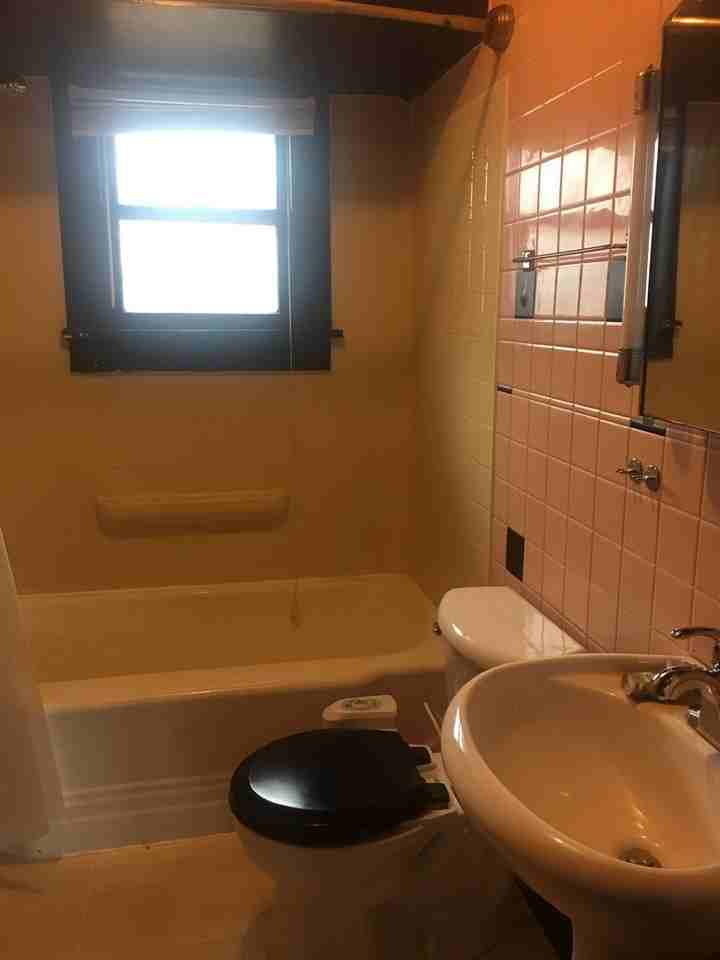 1210 S Lincoln St - Photo 3 of 34