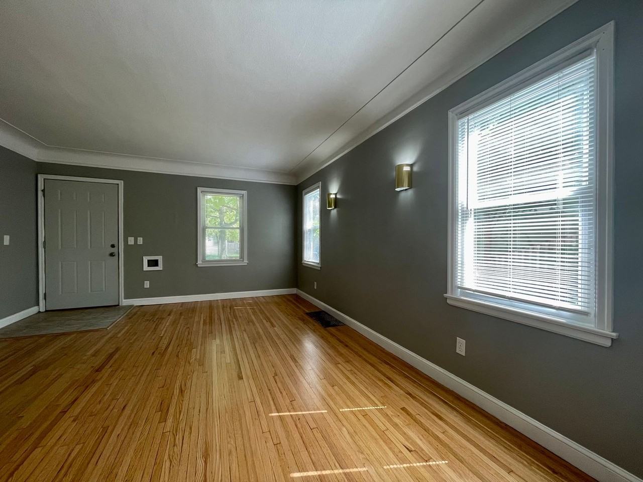 4355 Oliver Ave N - Photo 2 of 6