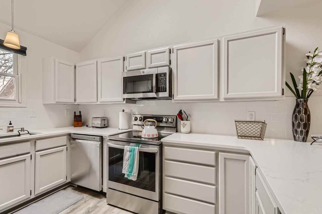 3117 Bell Dr - Photo 2 of 29