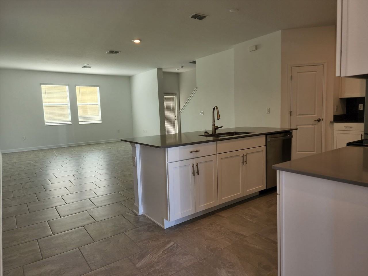2991 Addison Blvd - Photo 2 of 16
